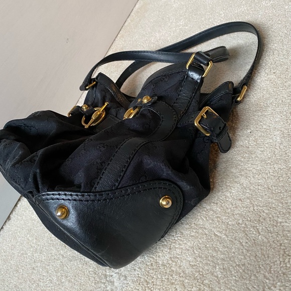 SOLD **AUTHENTIC GUCCI HANDBAG** - Picture 8 of 16